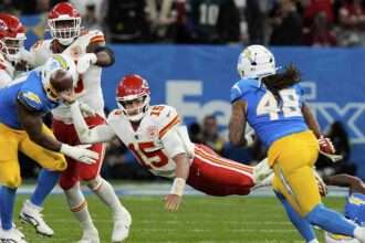 Patrick Mahomes tackled mid-play during Chiefs vs. Chargers game in Brazil